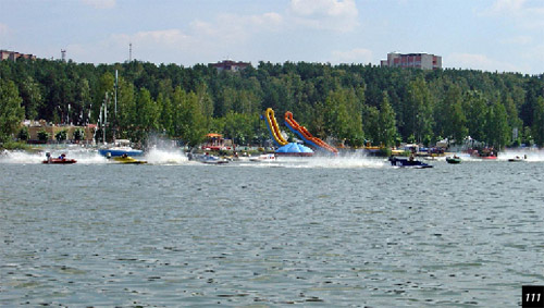 Гонки скутеров на акватории Белоярского водохранилища