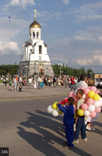 Каменск-Уральский. Площадь Ленинского Комсомола. Часовня Александра Невского