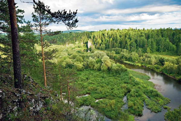 Оленьи Ручьи. Филаретов Камень – скала на левом берегу реки Серга