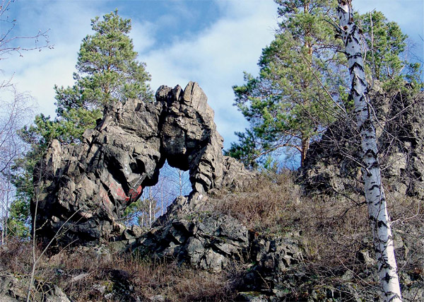 Каменная арка на горе Дыроватик